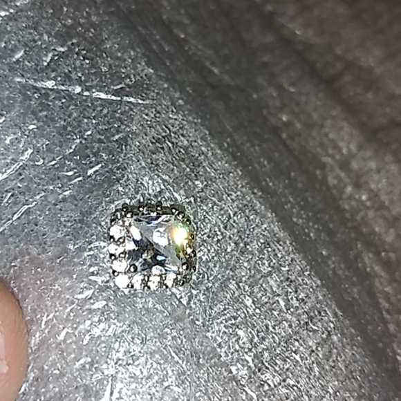 Earring - Picture 2 of 6